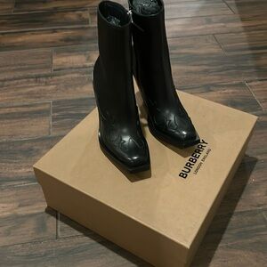 New authentic Burberry boots